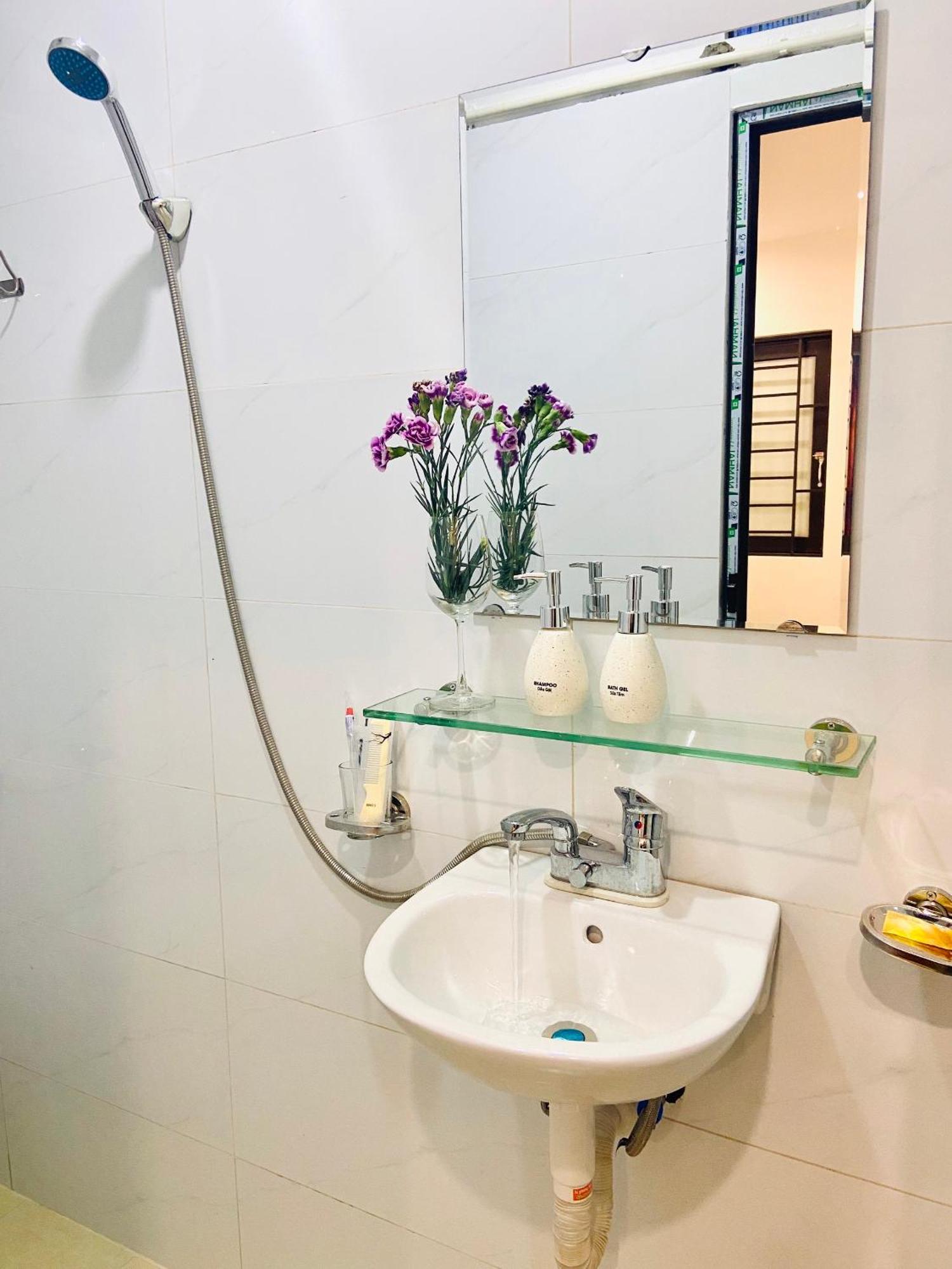 Hanoi Cozy Homestay Long Bien Hanói Exterior foto
